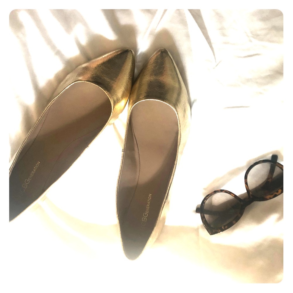 BCBG generation gold flats